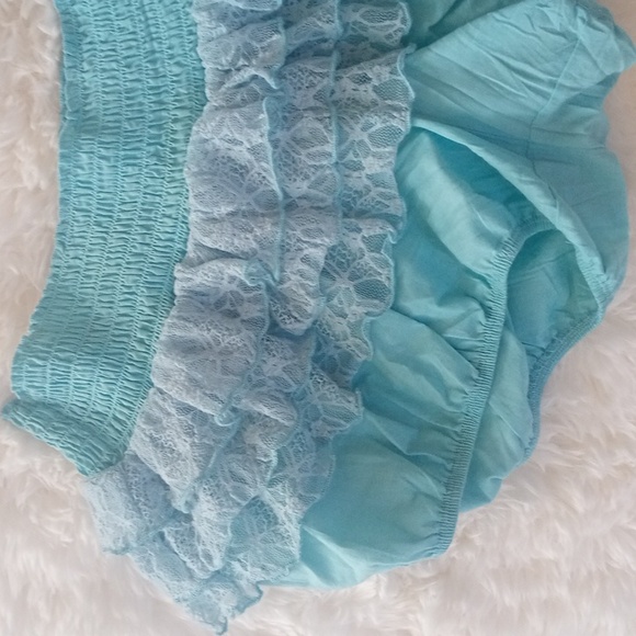 4/$13 Ruffled Bloomers - Picture 3 of 4